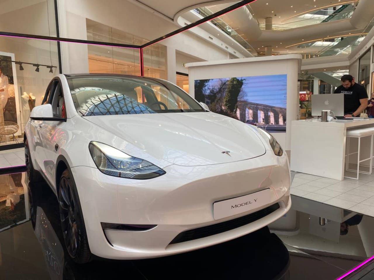 Gizli ‘Elon Modu’: Tesla’da Direksiyonsuz Sürüş