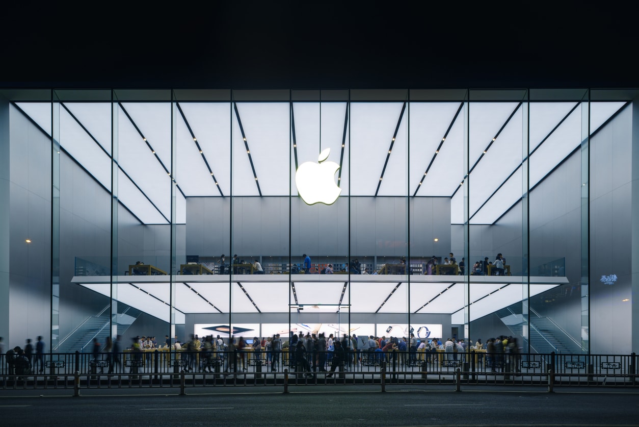 Apple, yavaşlayan pazarda iPhone satışlarıyla başarı yakalıyor