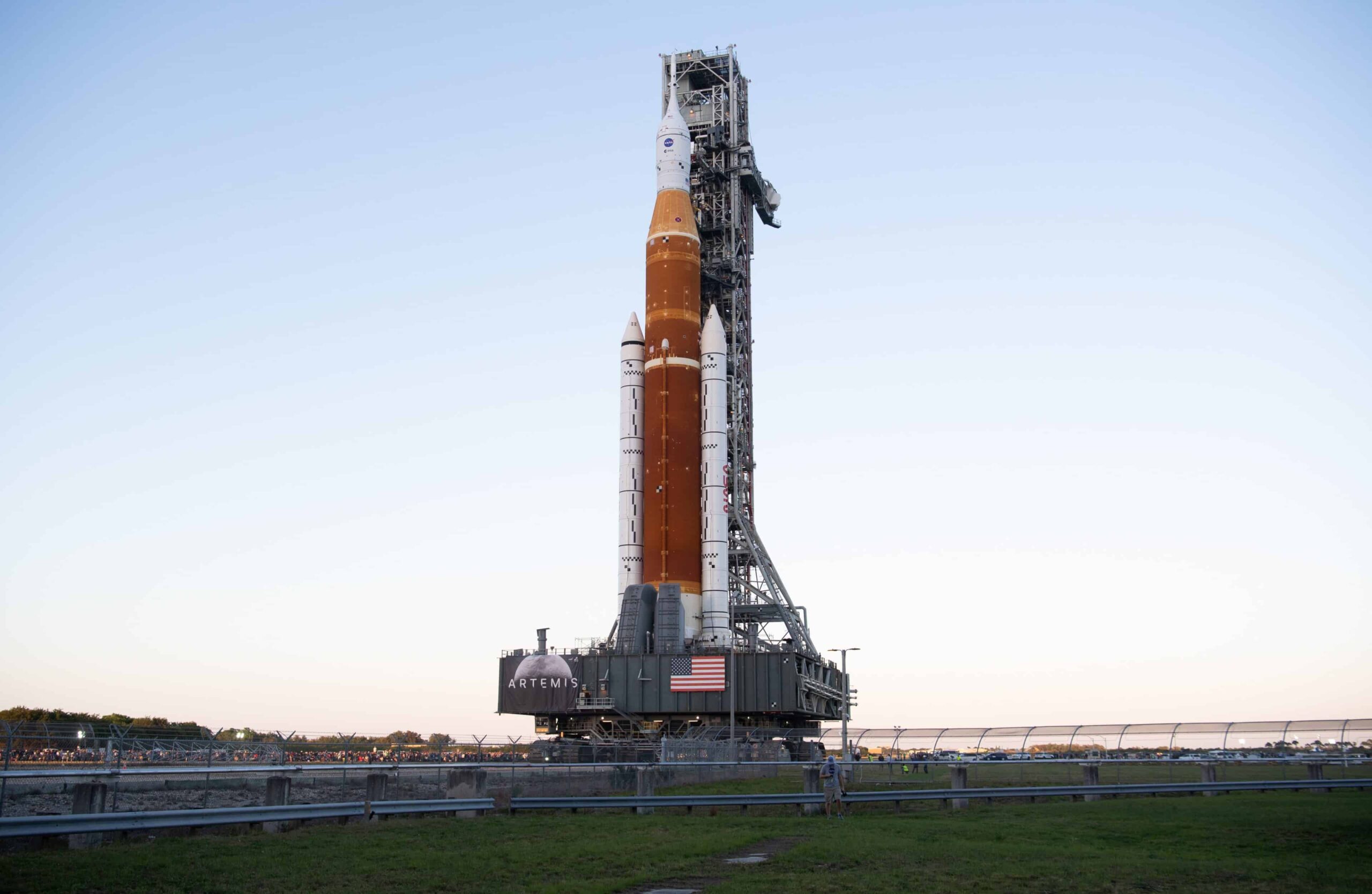 NASA SLS roket programında bütçeyi aştı