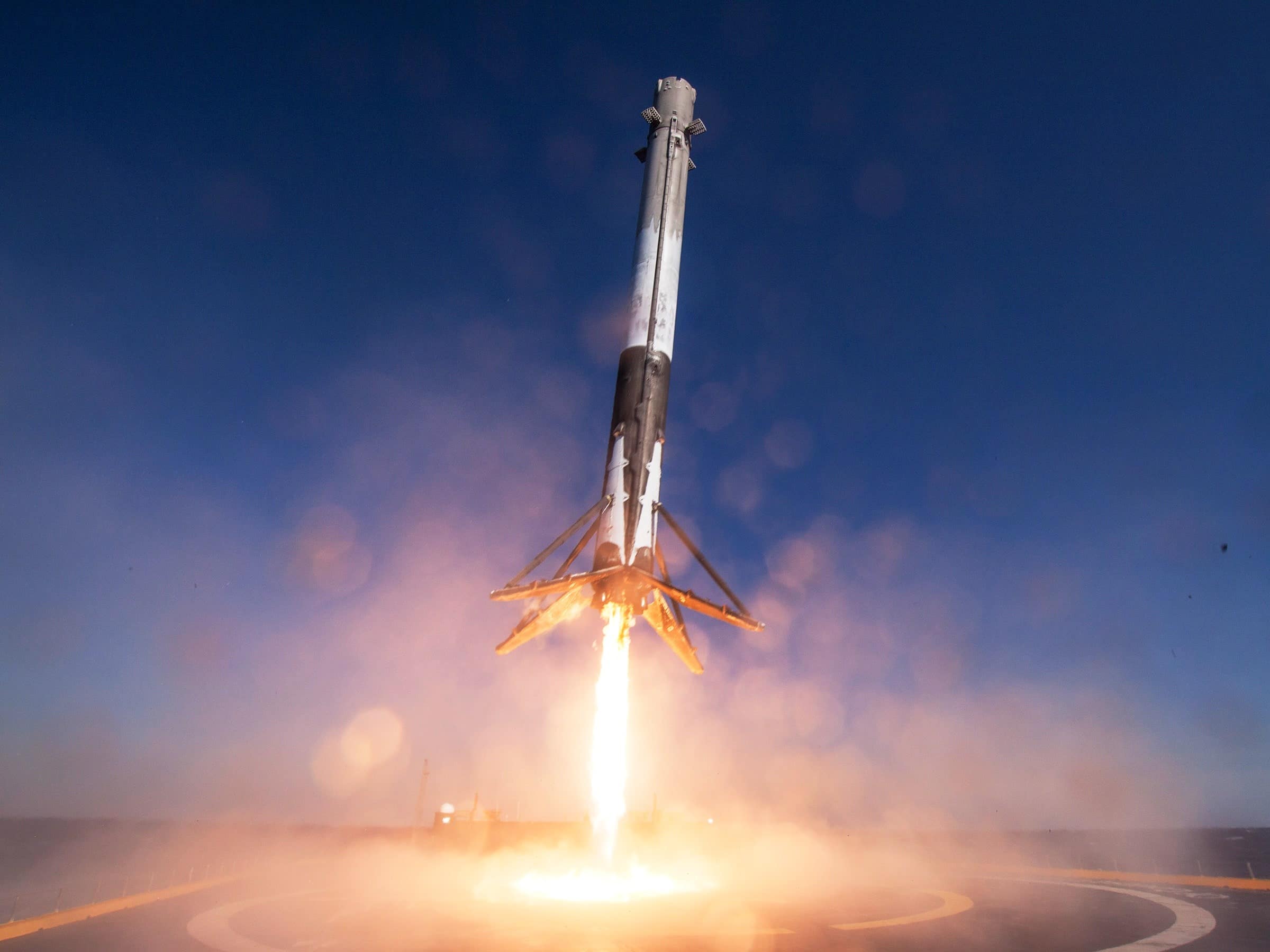 SpaceX 200. kez yere dik şekilde roket indirdi