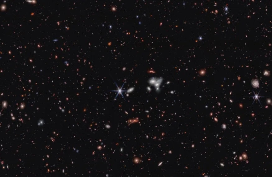 James Webb Uzay Teleskobu şimdiye kadarki en uzak aktif süper kütleli kara deliği görüntüledi