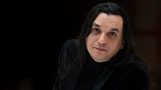 “Yerine Sevemem” İle Efsaneleşen Gökhan Kırdar: Kimdir, Kaç Yaşında ve En Popüler Şarkıları Neler?